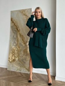 Теплый вязаний женский костюм-двойка: кофта и длинная юбка