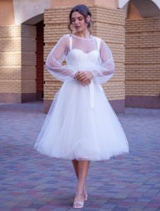 Белое нарядное фатиновое корсетное платье на длинный рукав