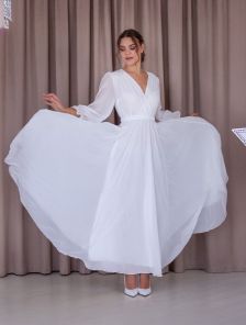 Шифоновое белое длинное платье с рукавом