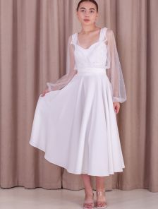 Белое нарядное платье миди с прозрачными широкими рукавами