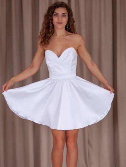 Атласное короткое белое платье со съемными рукавами, фото 1