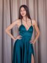 Увеличить фото Длинное атласное платье изумрудного цвета с разрезом, фото 3