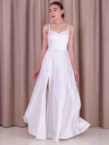 Атласное нарядное белое платье в пол на тонких бретелях