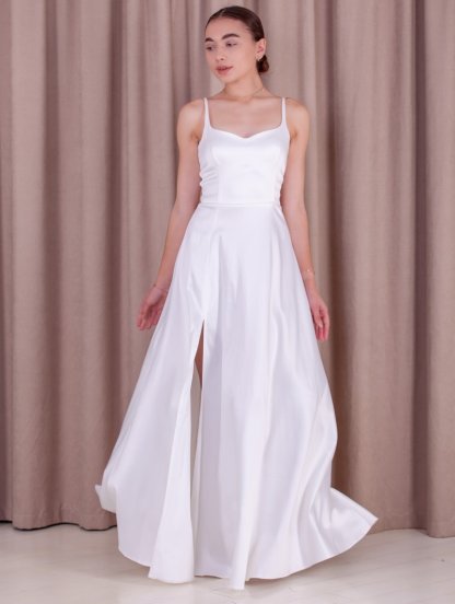 Атласное нарядное белое платье в пол на тонких бретелях, фото 1