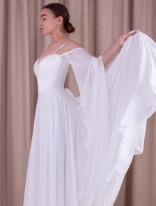 Вечернеее длинное белое платье с корсетом и красивыми рукавами