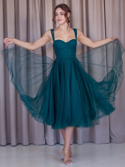 Корсетное изумрудное платье миди длины со шнуровкой, фото 1