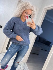 Мягкий шерстяной свитер серого цвета