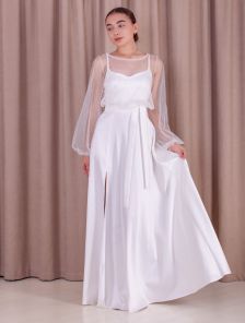 Свадебное длинное атласное платье с разрезом по ноге