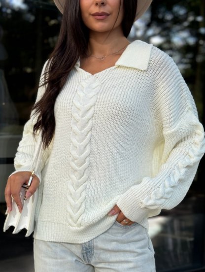 Мягкий шерстяной свитер белого цвета с воротником, фото 1