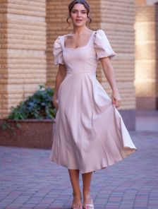 Нарядное бежевое платье миди длины с рукавами фонариками