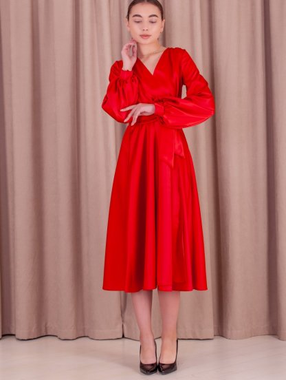 Красное атласное миди платье с длинными рукавами и на запах, фото 1