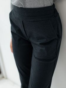 Черные шерстяные женские брюки с зауженой штаниной к низу размеров 48, 50, 52