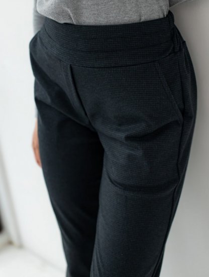 Черные шерстяные женские брюки с зауженой штаниной к низу размеров 48, 50, 52, фото 1