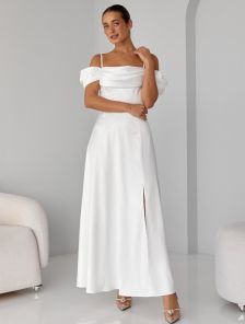 Вечернее белое платье с воланом в районе груди