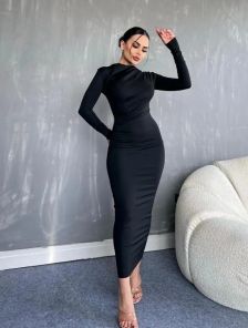 Длинное облегающее черное платье