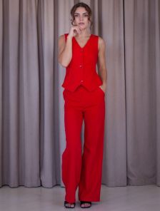 Повседневный костюм двойка с жилеткой красного цвета