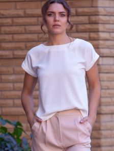 Летняя белая футболка на работу