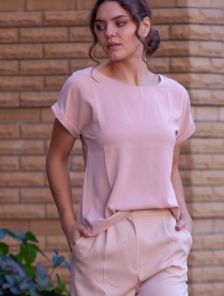 Летняя футболка бежевого цвета на короткий рукав