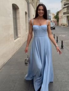 Вечернее длинное корсетное платье голубого цвета