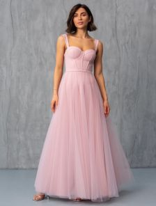 Нарядное длинное корсетное платье пудрового цвета