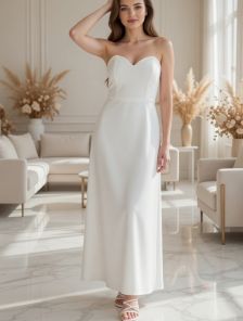 Длинное белое корсетное платье с оголенными плечами