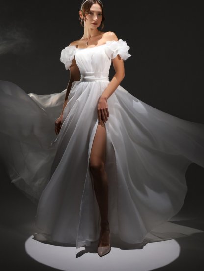 Свадебное пышное платье с разрезом и рукавами &laquo;буфф&raquo;, фото 1