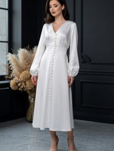 Белое платье миди с рукавом и на пуговицах