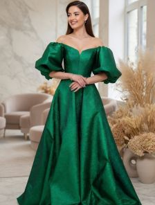 Изумрудное платье с большой пышной юбкой