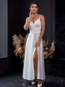 Длинное вечернее платье для невесты в минимастическом стиле