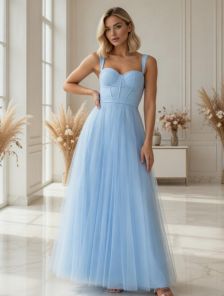 Красивое длинное корсетное платье голубого цвета