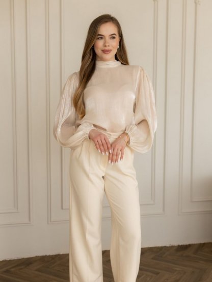 Бежевая нарядная блузка с воздушнимы и пышними рукавами, фото 1