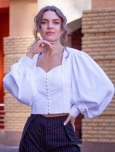 [COPY] Белая блуза-топ с рукавами фонариками и элегантными пуговицами по длине.