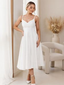 Белое нарядное платье на тонких бретелях, платье ниже колена