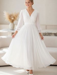 Шифоновое белое длинное платье с рукавом