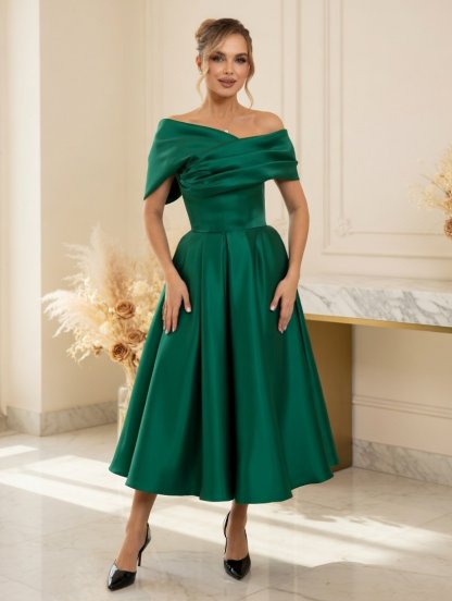 Зеленое платье с корсетом и открытыми плечами миди длины, фото 1