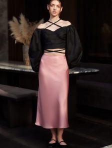 Летняя юбка миди длины розового цвета