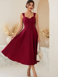 Бордовое нарядное платье миди с широкими бретелями