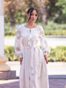 Увеличить фото Женское белое этническое платье-вышиванка миди с кружевной вставкой, пышными рукавами, кисточками и поясом, фото 6