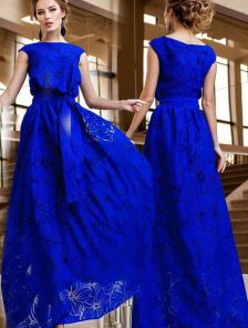 Невероятное насыщенного синего цвета платье в цветы