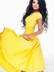 Потрясающее платье лимонного цвета