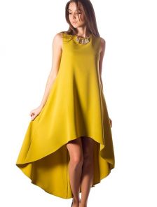 Ассиметричное желтое платье с украшением