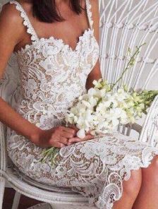 Нежное кружевное платье в белом цвете