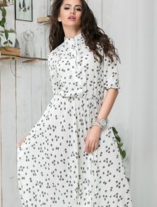 Нежное и воздушное платье в белом цвете с принтом "сердечки"