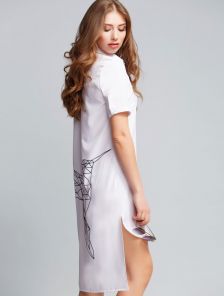 Стильное платье-рубашка с принтом колибри на спинке
