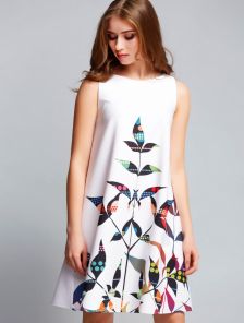 Белоснежное летнее платье с потрясающим ярким принтом