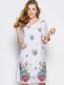 Изысканное шифоновое платье с актуальным цветочным принтом