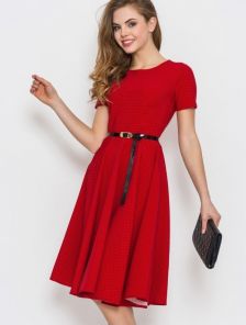Элегантное платье миди насыщенного красного цвета
