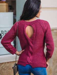 Теплый вязаный свитер бордового цвета с вырезом на спине в виде капельки