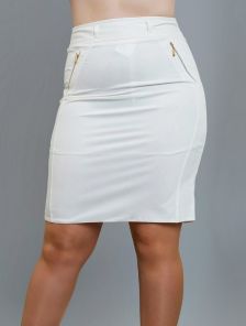 Классическая юбка приталенного силуэта нежного молочного цвета