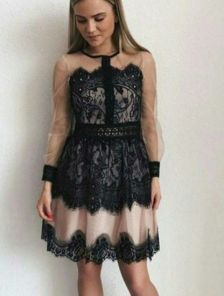 Эффектное и стильное черно-бежевое платье с длинным рукавом